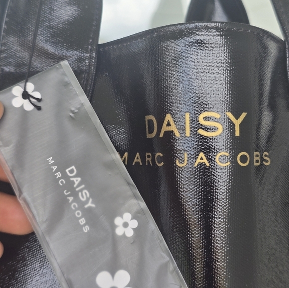 Marc Jacobs Daisy Tote Bag Women’s Cute Black Gold Stylish Patent Leather New - Picture 6 of 14